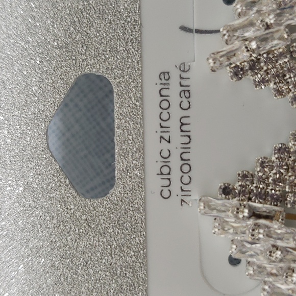 NWT Beautiful Icing 3" Long Cubic Zirconia Waterfall Post Earrings - Picture 4 of 6